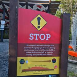 Die herzliche Begrüßung des Tongariro Alpine Crossings. Profis wie wir dürfen das ignorieren