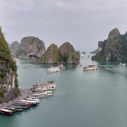 Hang Sung Sot - view over Halong Bay