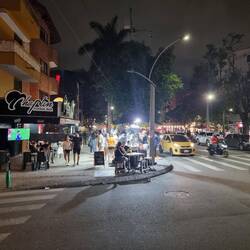 Überall Streetfood und Kneipen😇