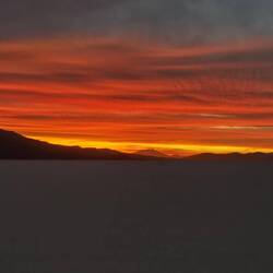Einfach der perfekte Sonnenuntergang mit allen möglichen Farben