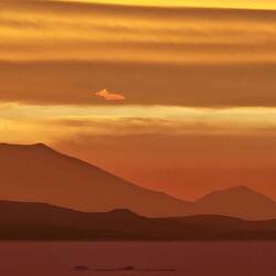 Ein kleines Wolkenloch beim Sonnenuntergang