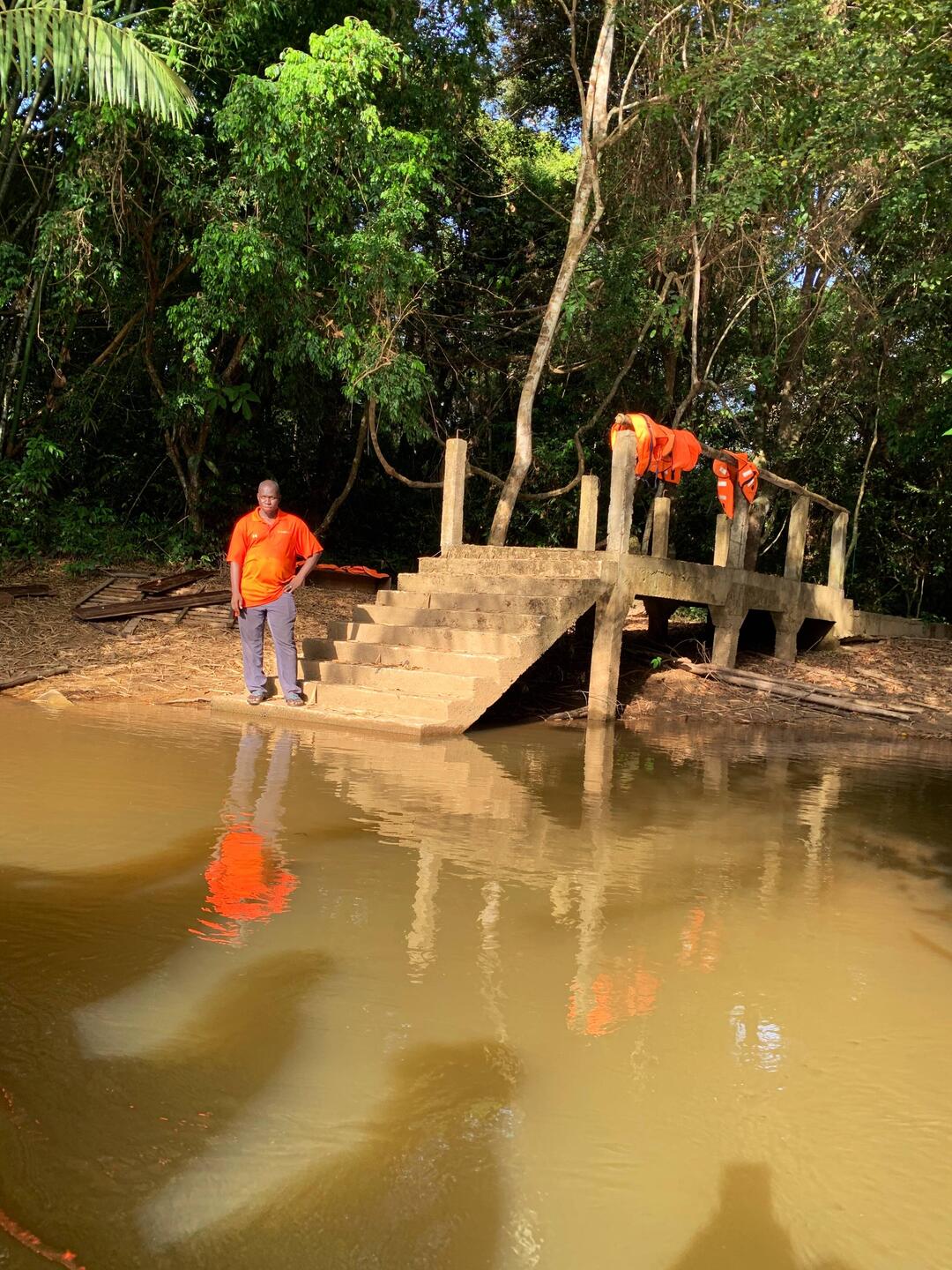 Mahamadou muss noch mit aufs Boot
