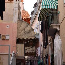 Nochmal Buntwäsche, Bari