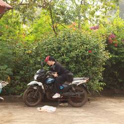 Emmy et son amour pour les motos