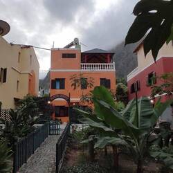 Übernachten im Bananenfeld