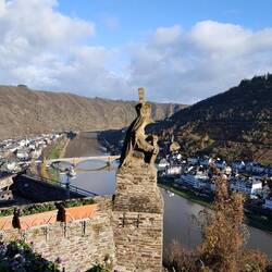 Blick von der Reichsburg auf die Mosel