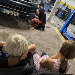 ...neue Puschen u Bremsen für unseren Bus!