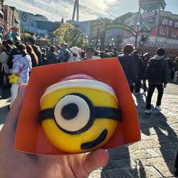 Cream bun 🤩 it looks better then it tastes...