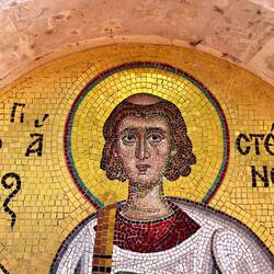 ..oder dieser Knabe, dessen Kopf mit einem Wurschtradl belegt wurde.