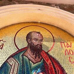 Beispielsweise die heilige Arschstirn, mit feinstem Wirbelhaar,..