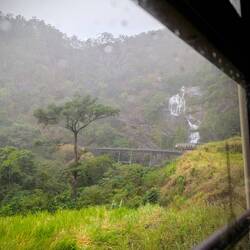 Das Ende des Zuges am Stoney Creek Falls