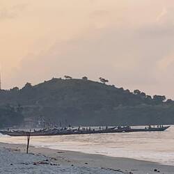 Fischerboote fahren hinaus