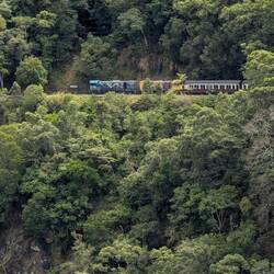 Auf der anderen Seite der Zug