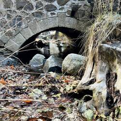 Noch über ein Brückchen drüber, und schon..