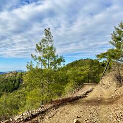 ..geht es zurück auf die Schotterwege, die..