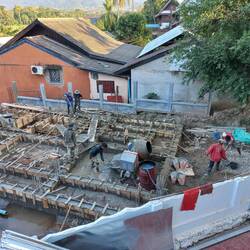 Hotel view: concrete pouring in safety sandals at its best