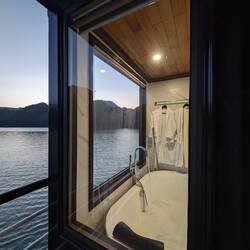 Evening time = bathing time