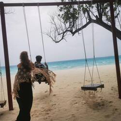 Beachtet wie die Weste vor lauter Wind fliegt 💨