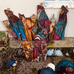 Der Krippenbau erinnert an IkeaMöbel schrauben