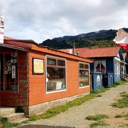 The settelment Puerto Rio Tranquilo, one of the main streets.