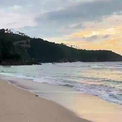 Ein letzter Sonnenuntergang am Strand 🌊