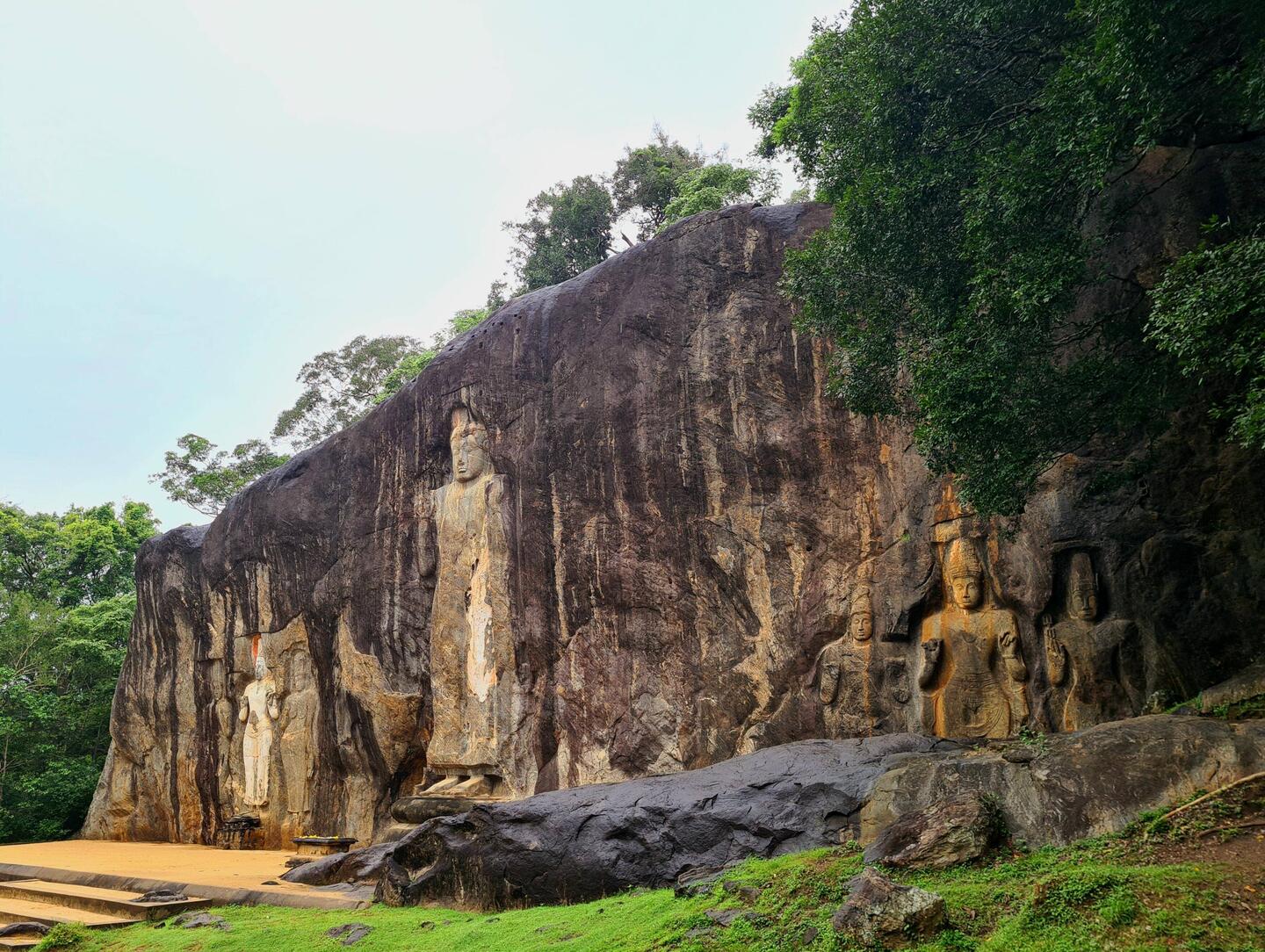 Buduruwagala... a 1000 jöhrigi Buddhistischi Tempelalag...