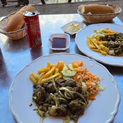 Mal ein günstiges Mittagessen: 2x Steakteller mit Cola für 8 Euro