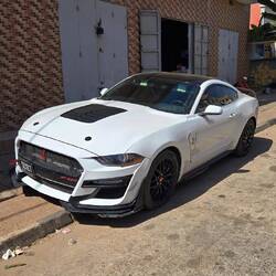 Passt nicht so ganz ins Straßenbild: Supersportwagen Ford Mustang Shelby 500 GT