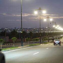 So eine riesige Stadt mitten in der Wüste!