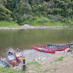 Der Parkplatz war abends gut gefüllt