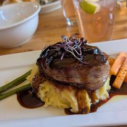 Lecker essen kann man auch.