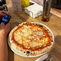 Pizza before the train