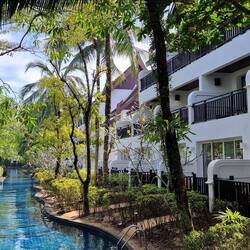 traumhafter 2.5 km langer Pool, welcher das ganze Resort umfasst