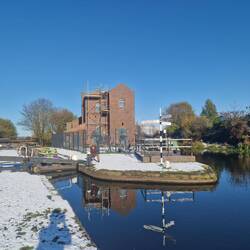 Titford Pumphouse and the junction with the unavigable Tat Bank Branch