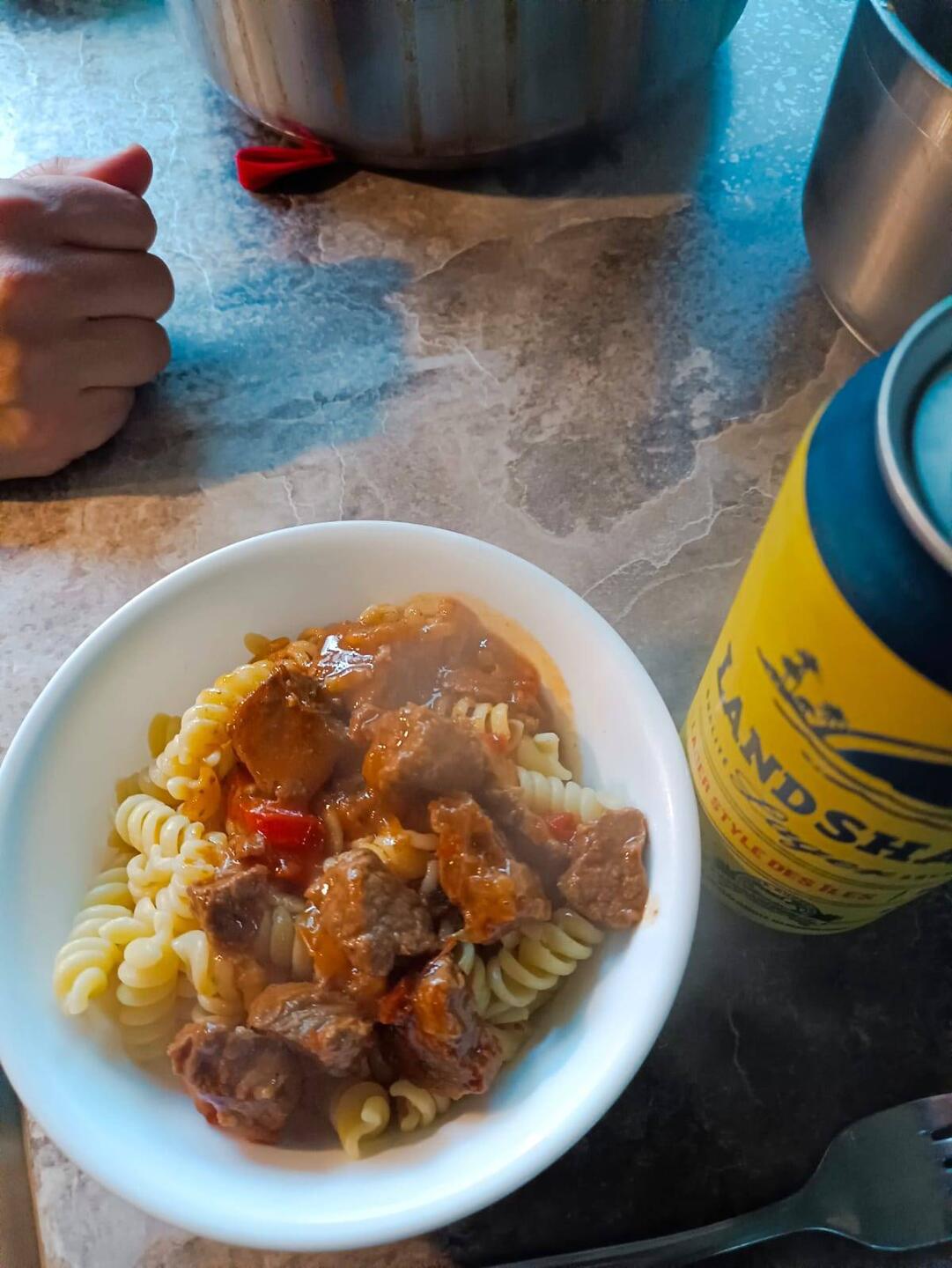Gulasch mit Nudeln