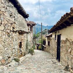 Etwas heruntergekommen, jedoch trotzdem schön, zeigt.