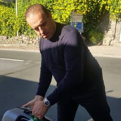 Unser Taxifahrer lädt aus, Nizza-Imperia zum Freundschaftspreis von 200€