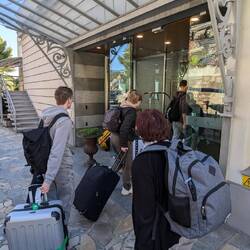 Hinein ins Hotel Corallo ... viel zu zeitige Ankunft