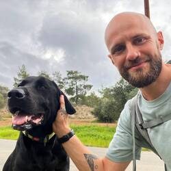 ..unterwegs bin, und dabei diesen Hundemagneten..