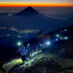 und so 🏔️ , bei kleinen Wolkenunterbrechungen haben wir die Lichter der Stadt gesehen und auch Sterne