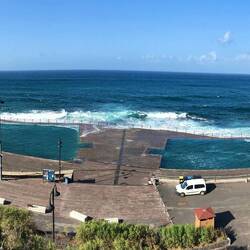In Bajamar gibt es zwei sehr große Meeresschwimmbecken und einen kleinen Strand.