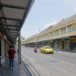 Straße der Silberschmiede. Leider überwiegend Großhandel.