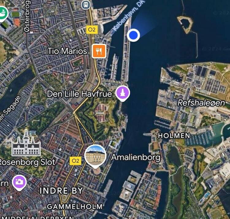 Der blaue Punkt = Liegeplatz des Schiffs