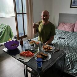 Klassisch argentinisch: Schnitzel mit Pommes und Torrontés Wein aus Mendoza zum Anstoßen