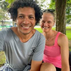 ..die er mit dem Boot nach Kinkajoungalows bringt. Una estancia que se recordará.