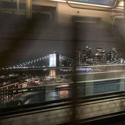 Zum Abschluss noch über die Manhattan Bridge mit Blick auf die Brooklyn Bridge.