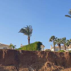 Luxusvilla, doch das Grundstück bricht weg.