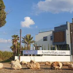 Unser Luxus Appartement steht links direkt am Meer.