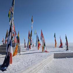 The flag island left by travellers