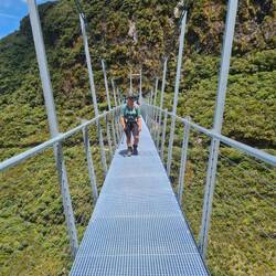 Eine der vielen Hängebrücken, hier sogar die höchste des Landes